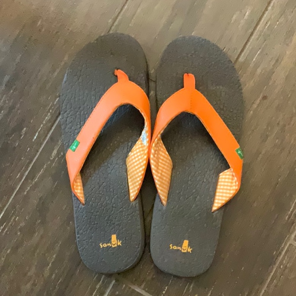 Sanuk Sandals Womens 10 Flip Flops Thong Flat Slip On Orange Faux Leather, NWOT